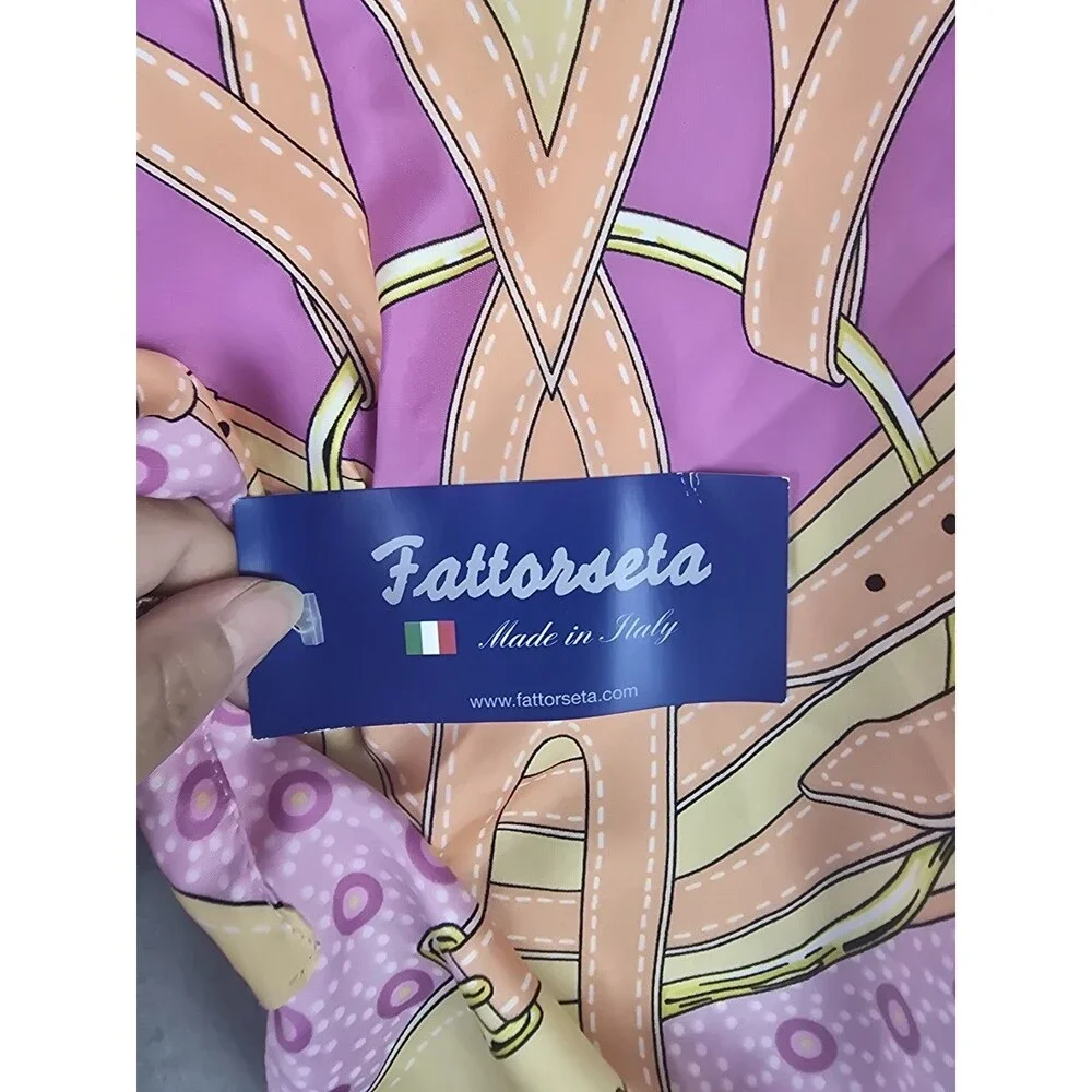 Fattorseta square scarf